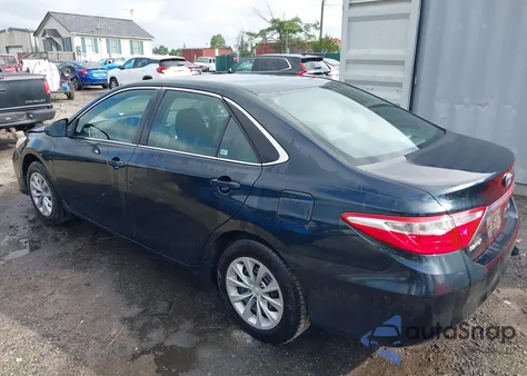 2017 Toyota Camry Le/Xle/Se/Xse z USA, uszkodzony, nr VIN 4T1BF1FK4HU405610